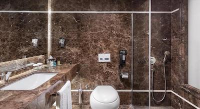 دابل تری بای هیلتون استانبول گایرتپه