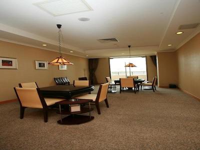 کرون پلازا لیک مالارن شانگهای