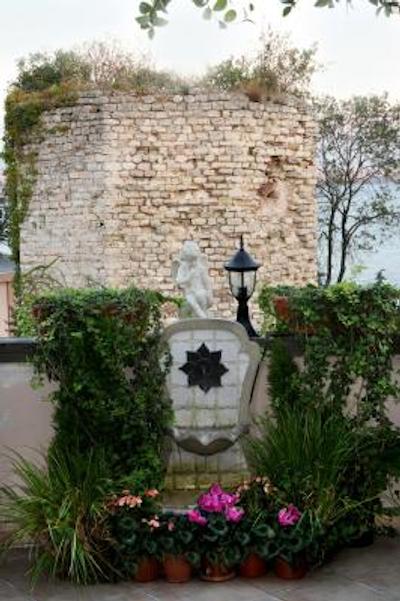 مگارا پالاس-اولد سیتی