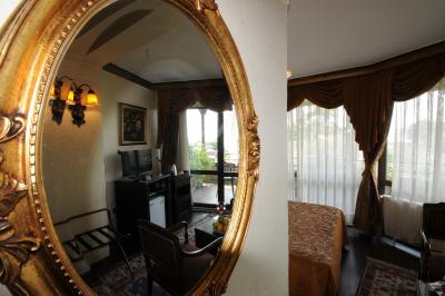 مگارا پالاس-اولد سیتی