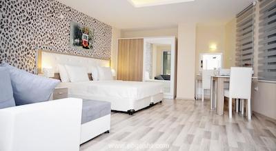 نوسا سوئیتس پرا