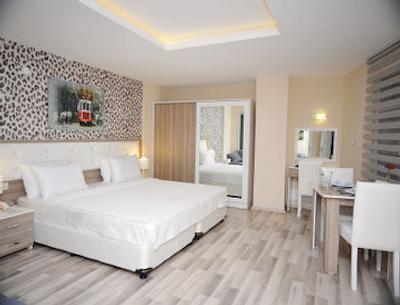 نوسا سوئیتس پرا