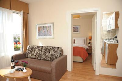 تری اپلز المدگ رزیدنس