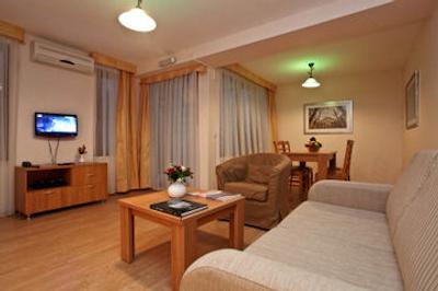 تری اپلز المدگ رزیدنس