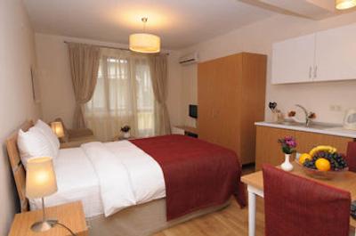 تری اپلز المدگ رزیدنس