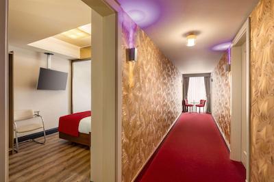 رامادا با ویندهام استانبول پرا تکسیم