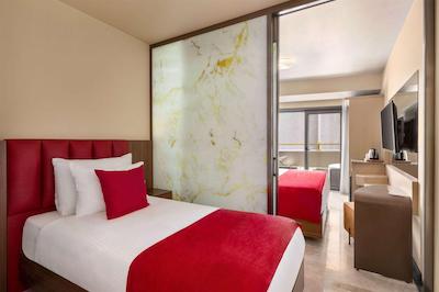 رامادا با ویندهام استانبول پرا تکسیم