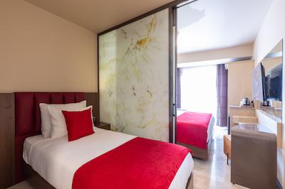 رامادا با ویندهام استانبول پرا تکسیم