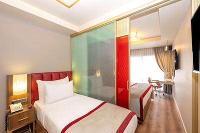 رامادا با ویندهام استانبول پرا تکسیم