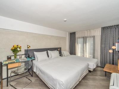 فاروس هتل تکسیم