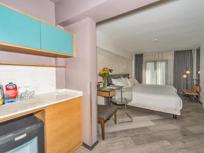 فاروس هتل تکسیم