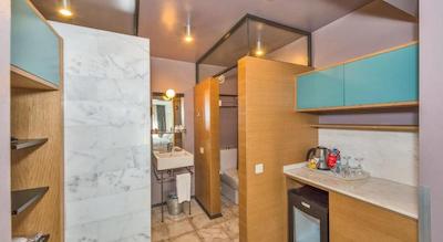 فاروس هتل تکسیم