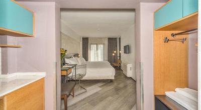 فاروس هتل تکسیم