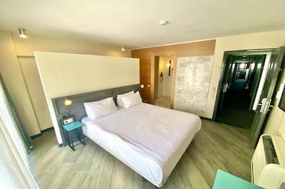 فاروس هتل تکسیم