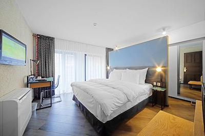 فاروس هتل تکسیم