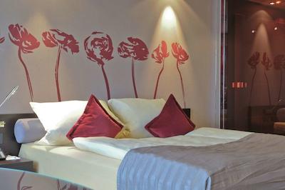 اتریوم مینز