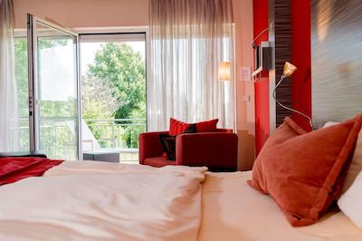 اتریوم مینز