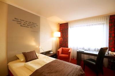 اتریوم مینز