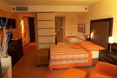 اتریوم مینز