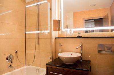 اتریوم مینز