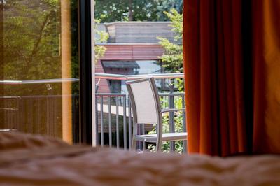 اتریوم مینز