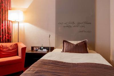 اتریوم مینز