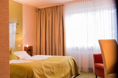 اتریوم مینز