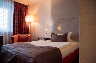 اتریوم مینز