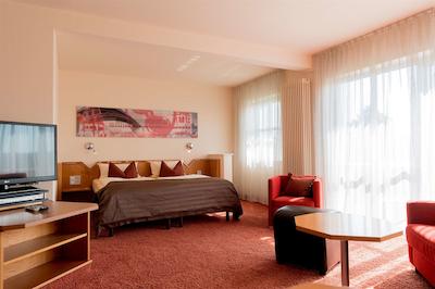 اتریوم مینز