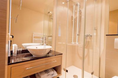 اتریوم مینز