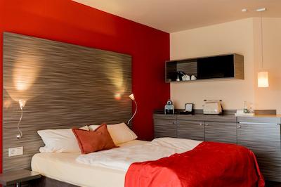 اتریوم مینز