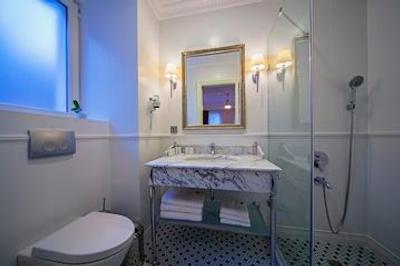 نار بی اغلو