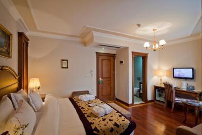 جی ال کا پریمیر د هوم سویتز