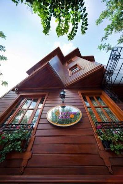 جی ال کا پریمیر د هوم سویتز