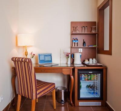 جی ال کا پریمیر د هوم سویتز