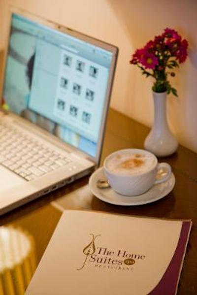 جی ال کا پریمیر د هوم سویتز