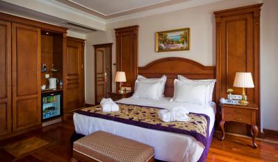 جی ال کا پریمیر د هوم سویتز