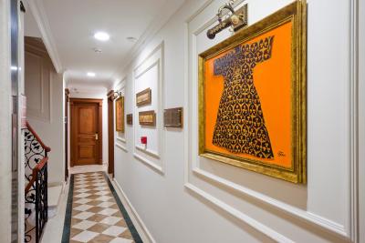 جی ال کا پریمیر د هوم سویتز