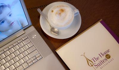 جی ال کا پریمیر د هوم سویتز