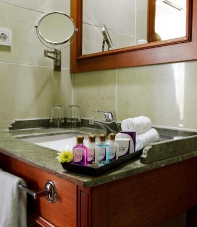 جی ال کا پریمیر د هوم سویتز