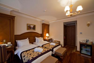 جی ال کا پریمیر د هوم سویتز