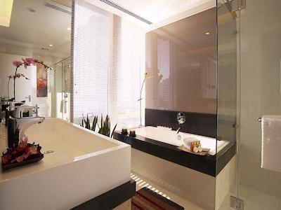 فریزر سوئیتس سی بی دی