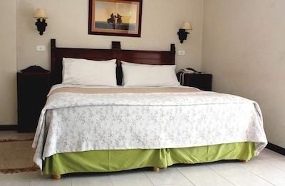 پلازا د لاز آلجاباز