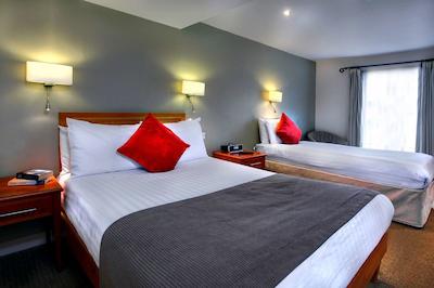 بست وسترن رس اند کرون هتل