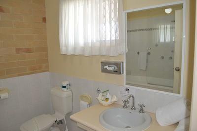 بست وسترن امباسادر متر لج