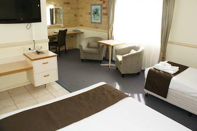 بست وسترن امباسادر متر لج