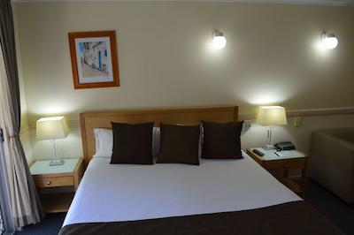 بست وسترن امباسادر متر لج