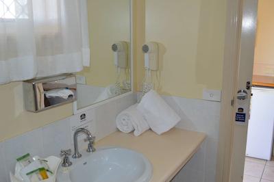 بست وسترن امباسادر متر لج