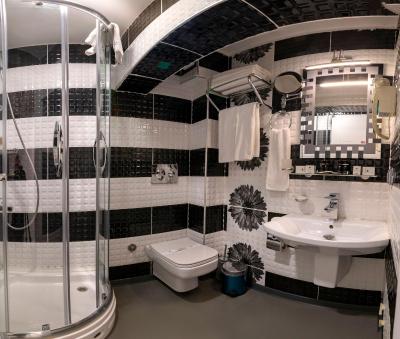 اسکالیون هتل اند اسپا