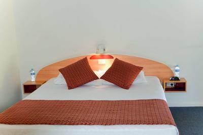 بست وسترن بولوارد لج